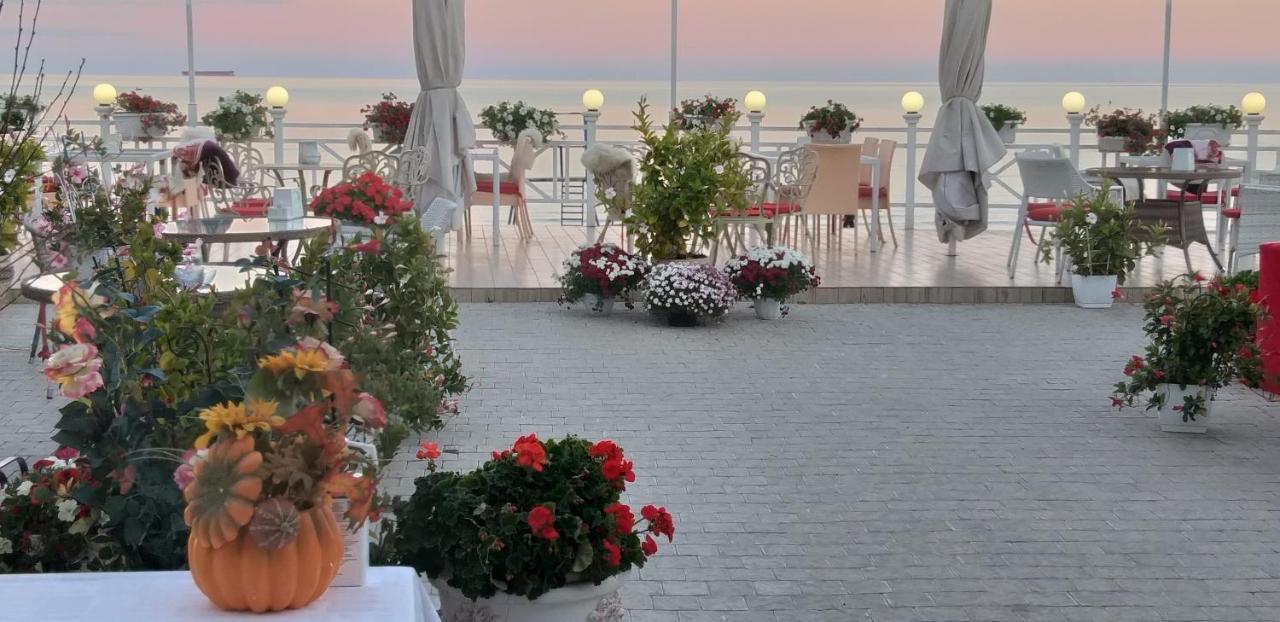 Shalanda Hotel Odessa Exterior foto